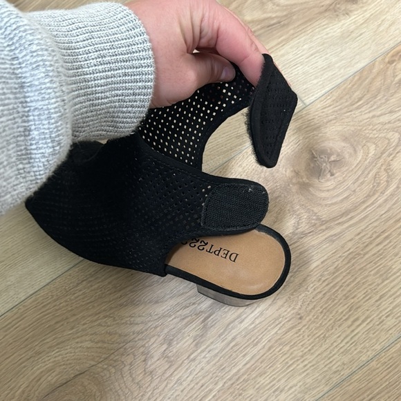 Women's Dept 222 Black Block Heels Suede Sandal Shoes Size 8.5 - Picture 3 of 7